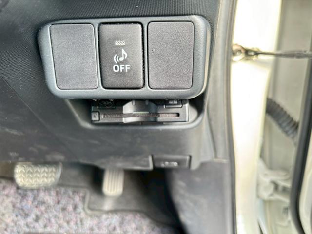 アクア S 禁煙車・メモリーナビ・フルセグTV・バックカメラ・DVD再生可・スペアタイヤ・スマートキー・ETC・15インチアルミホイール・電動格納ミラー(20枚目)