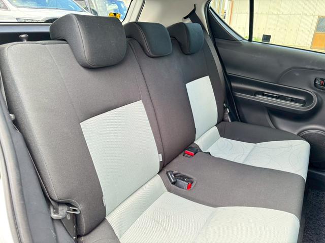 アクア S 禁煙車・メモリーナビ・フルセグTV・バックカメラ・DVD再生可・スペアタイヤ・スマートキー・ETC・15インチアルミホイール・電動格納ミラー(29枚目)