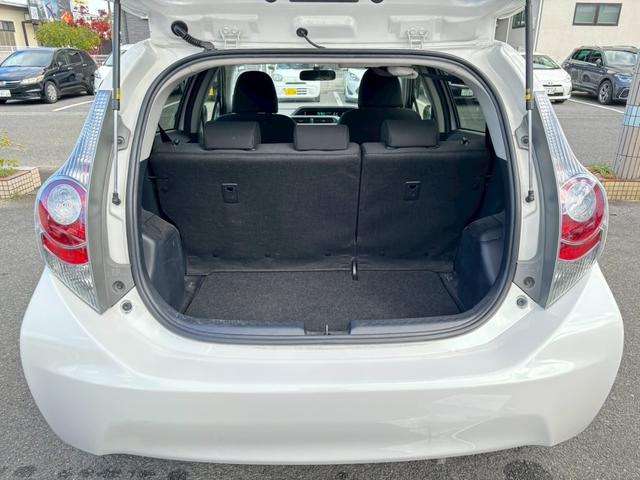 アクア S 禁煙車・メモリーナビ・フルセグTV・バックカメラ・DVD再生可・スペアタイヤ・スマートキー・ETC・15インチアルミホイール・電動格納ミラー(30枚目)