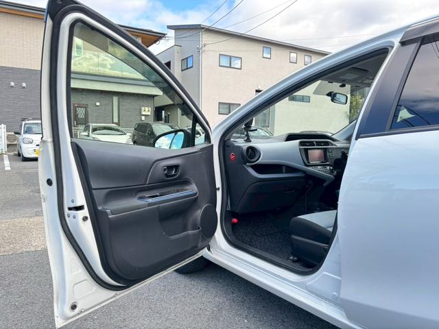 アクア S 禁煙車・メモリーナビ・フルセグTV・バックカメラ・DVD再生可・スペアタイヤ・スマートキー・ETC・15インチアルミホイール・電動格納ミラー(33枚目)