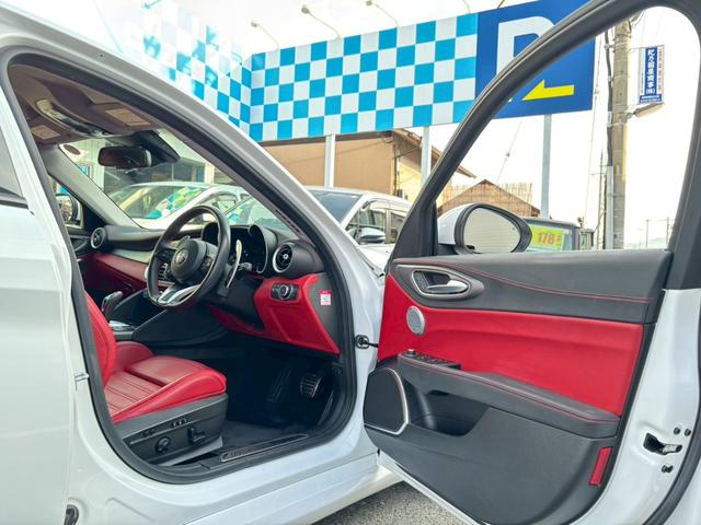 ジュリア ヴェローチェ　禁煙車・ワンオーナー・レッドレザー・Ｈａｒｍｏｎ　Ｋａｒｄｏｎ・ＣａｒＰｌａｙ対応８．８インチナビ・Ｂｌｕｅｔｏｏｔｈ対応・ＴＶ・Ｂカメラ・ＡＣＣ・ＡＥＢ・ＥＴＣ・ドラレコ・スペアキー有（15枚目）