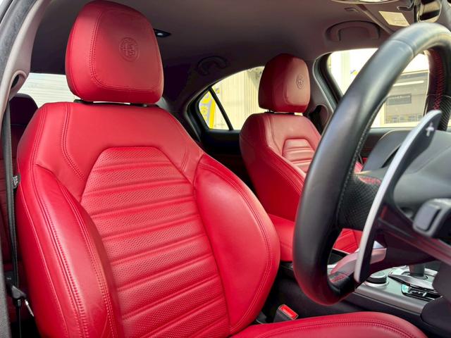 ジュリア ヴェローチェ　禁煙車・ワンオーナー・レッドレザー・Ｈａｒｍｏｎ　Ｋａｒｄｏｎ・ＣａｒＰｌａｙ対応８．８インチナビ・Ｂｌｕｅｔｏｏｔｈ対応・ＴＶ・Ｂカメラ・ＡＣＣ・ＡＥＢ・ＥＴＣ・ドラレコ・スペアキー有（16枚目）