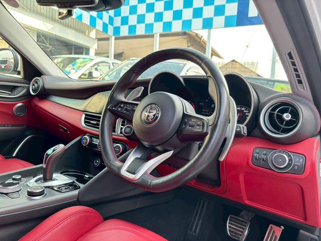 ジュリア ヴェローチェ　禁煙車・ワンオーナー・レッドレザー・Ｈａｒｍｏｎ　Ｋａｒｄｏｎ・ＣａｒＰｌａｙ対応８．８インチナビ・Ｂｌｕｅｔｏｏｔｈ対応・ＴＶ・Ｂカメラ・ＡＣＣ・ＡＥＢ・ＥＴＣ・ドラレコ・スペアキー有（20枚目）