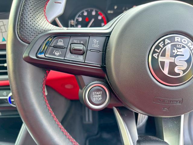 ジュリア ヴェローチェ　禁煙車・ワンオーナー・レッドレザー・Ｈａｒｍｏｎ　Ｋａｒｄｏｎ・ＣａｒＰｌａｙ対応８．８インチナビ・Ｂｌｕｅｔｏｏｔｈ対応・ＴＶ・Ｂカメラ・ＡＣＣ・ＡＥＢ・ＥＴＣ・ドラレコ・スペアキー有（23枚目）