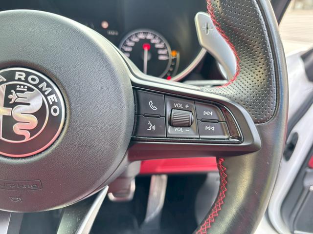 ジュリア ヴェローチェ　禁煙車・ワンオーナー・レッドレザー・Ｈａｒｍｏｎ　Ｋａｒｄｏｎ・ＣａｒＰｌａｙ対応８．８インチナビ・Ｂｌｕｅｔｏｏｔｈ対応・ＴＶ・Ｂカメラ・ＡＣＣ・ＡＥＢ・ＥＴＣ・ドラレコ・スペアキー有（24枚目）