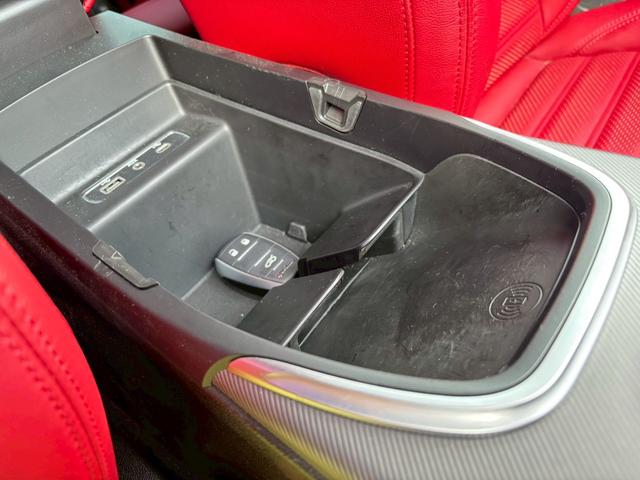 ジュリア ヴェローチェ　禁煙車・ワンオーナー・レッドレザー・Ｈａｒｍｏｎ　Ｋａｒｄｏｎ・ＣａｒＰｌａｙ対応８．８インチナビ・Ｂｌｕｅｔｏｏｔｈ対応・ＴＶ・Ｂカメラ・ＡＣＣ・ＡＥＢ・ＥＴＣ・ドラレコ・スペアキー有（27枚目）