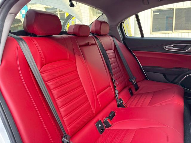 ジュリア ヴェローチェ　禁煙車・ワンオーナー・レッドレザー・Ｈａｒｍｏｎ　Ｋａｒｄｏｎ・ＣａｒＰｌａｙ対応８．８インチナビ・Ｂｌｕｅｔｏｏｔｈ対応・ＴＶ・Ｂカメラ・ＡＣＣ・ＡＥＢ・ＥＴＣ・ドラレコ・スペアキー有（36枚目）
