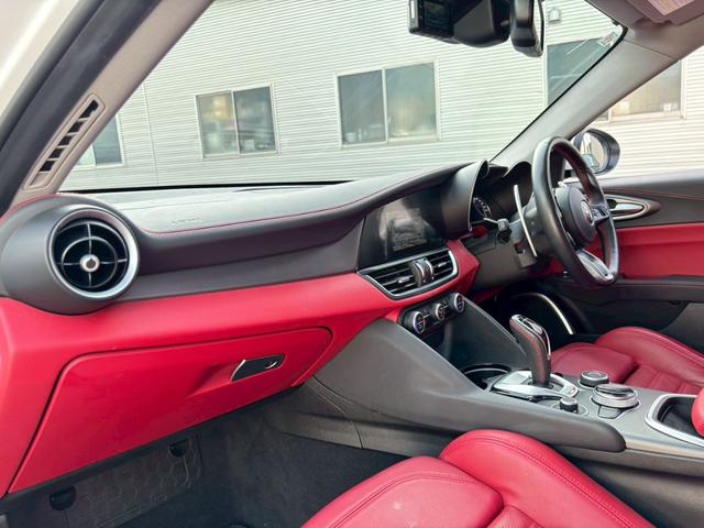 ジュリア ヴェローチェ　禁煙車・ワンオーナー・レッドレザー・Ｈａｒｍｏｎ　Ｋａｒｄｏｎ・ＣａｒＰｌａｙ対応８．８インチナビ・Ｂｌｕｅｔｏｏｔｈ対応・ＴＶ・Ｂカメラ・ＡＣＣ・ＡＥＢ・ＥＴＣ・ドラレコ・スペアキー有（41枚目）