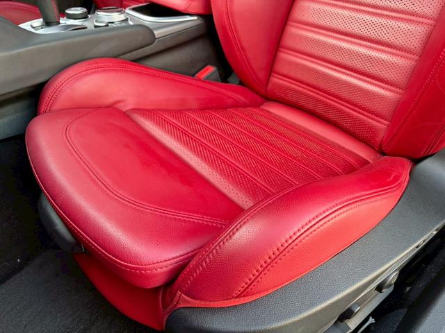 ジュリア ヴェローチェ　禁煙車・ワンオーナー・レッドレザー・Ｈａｒｍｏｎ　Ｋａｒｄｏｎ・ＣａｒＰｌａｙ対応８．８インチナビ・Ｂｌｕｅｔｏｏｔｈ対応・ＴＶ・Ｂカメラ・ＡＣＣ・ＡＥＢ・ＥＴＣ・ドラレコ・スペアキー有（43枚目）