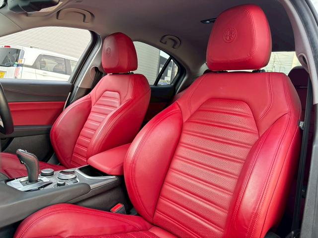 ジュリア ヴェローチェ　禁煙車・ワンオーナー・レッドレザー・Ｈａｒｍｏｎ　Ｋａｒｄｏｎ・ＣａｒＰｌａｙ対応８．８インチナビ・Ｂｌｕｅｔｏｏｔｈ対応・ＴＶ・Ｂカメラ・ＡＣＣ・ＡＥＢ・ＥＴＣ・ドラレコ・スペアキー有（44枚目）