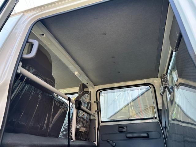 アトラストラック Ｗキャブスーパーロー　ナビ　ＤＴＶ　ＥＴＣ　ドライブレコーダー　メッキコーナーパネル　メッキミラーカバー　メッキグリル　アイドリングストップ機能　左右電動格納ミラー　キーレス　オートマ車（16枚目）