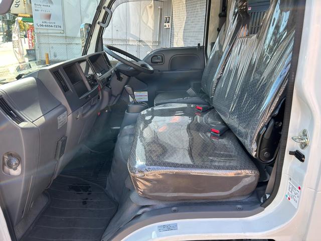 アトラストラック Ｗキャブスーパーロー　ナビ　ＤＴＶ　ＥＴＣ　ドライブレコーダー　メッキコーナーパネル　メッキミラーカバー　メッキグリル　アイドリングストップ機能　左右電動格納ミラー　キーレス　オートマ車（17枚目）