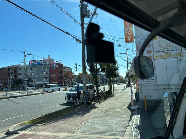 アトラストラック Ｗキャブスーパーロー　ナビ　ＤＴＶ　ＥＴＣ　ドライブレコーダー　メッキコーナーパネル　メッキミラーカバー　メッキグリル　アイドリングストップ機能　左右電動格納ミラー　キーレス　オートマ車（19枚目）