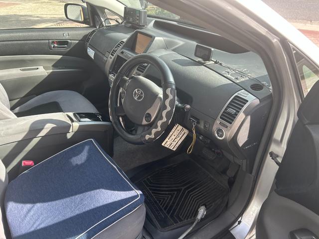 プリウス ＥＸ　キーレス　純正ＡＷ　オーディオレス　ＥＴＣ　リア左ドア開閉レバー　元タクシー（9枚目）