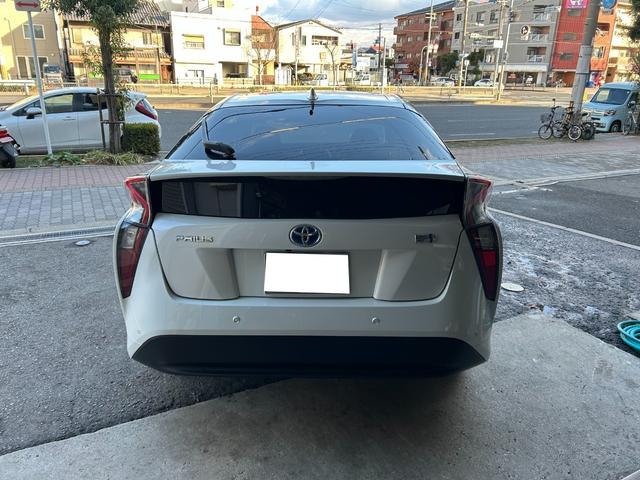 プリウス Ａ　純正９インチナビ　フルセグ　Ｂカメラ　ＥＴＣ　トヨタセーフティセンス　ＨＵＤ　ＢＳＭ　レーダークルーズ　ＬＥＤヘッド　スマートキー　Ｐスタート（7枚目）