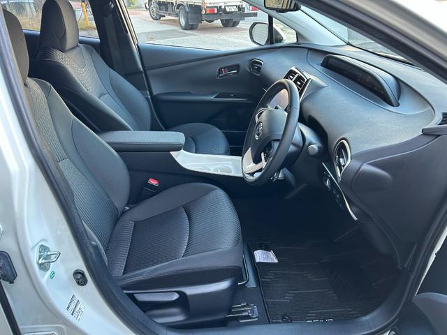 プリウス Ａ　純正９インチナビ　フルセグ　Ｂカメラ　ＥＴＣ　トヨタセーフティセンス　ＨＵＤ　ＢＳＭ　レーダークルーズ　ＬＥＤヘッド　スマートキー　Ｐスタート（11枚目）