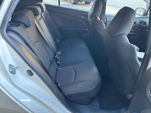 プリウス Ａ　純正９インチナビ　フルセグ　Ｂカメラ　ＥＴＣ　トヨタセーフティセンス　ＨＵＤ　ＢＳＭ　レーダークルーズ　ＬＥＤヘッド　スマートキー　Ｐスタート（12枚目）