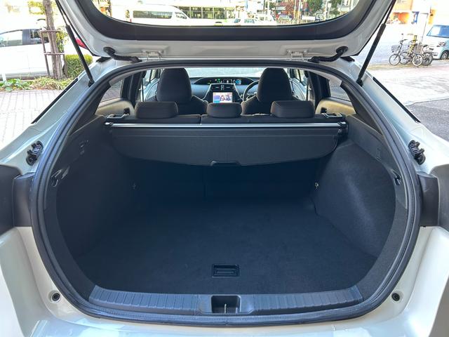 プリウス Ａ　純正９インチナビ　フルセグ　Ｂカメラ　ＥＴＣ　トヨタセーフティセンス　ＨＵＤ　ＢＳＭ　レーダークルーズ　ＬＥＤヘッド　スマートキー　Ｐスタート（13枚目）