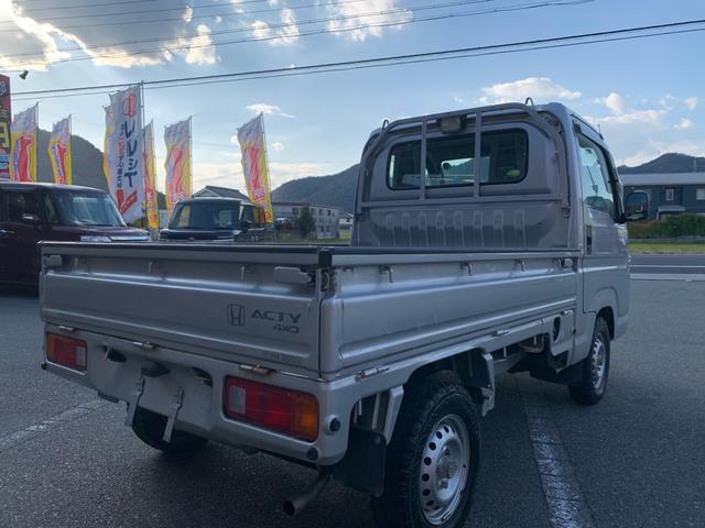 アクティトラック SDX 4WD 5速ミッション パワステ エアバッグ カーマット 積載量350KG シルバー色 ヘッドライトレベライザー ルームランプ 荷台ランプ 純正ラジオ エアバッグ ガソリン車(7枚目)