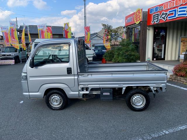 アクティトラック SDX 4WD 5速ミッション パワステ エアバッグ カーマット 積載量350KG シルバー色 ヘッドライトレベライザー ルームランプ 荷台ランプ 純正ラジオ エアバッグ ガソリン車(10枚目)