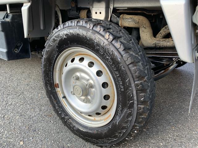 アクティトラック SDX 4WD 5速ミッション パワステ エアバッグ カーマット 積載量350KG シルバー色 ヘッドライトレベライザー ルームランプ 荷台ランプ 純正ラジオ エアバッグ ガソリン車(22枚目)