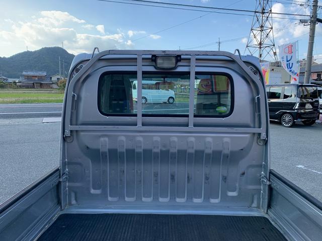 アクティトラック SDX 4WD 5速ミッション パワステ エアバッグ カーマット 積載量350KG シルバー色 ヘッドライトレベライザー ルームランプ 荷台ランプ 純正ラジオ エアバッグ ガソリン車(28枚目)