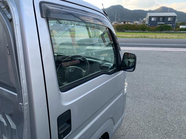 アクティトラック SDX 4WD 5速ミッション パワステ エアバッグ カーマット 積載量350KG シルバー色 ヘッドライトレベライザー ルームランプ 荷台ランプ 純正ラジオ エアバッグ ガソリン車(31枚目)