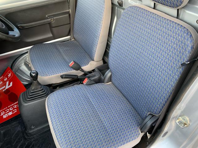 アクティトラック SDX 4WD 5速ミッション パワステ エアバッグ カーマット 積載量350KG シルバー色 ヘッドライトレベライザー ルームランプ 荷台ランプ 純正ラジオ エアバッグ ガソリン車(53枚目)