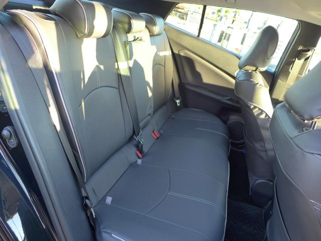 プリウス Ａ　パノラミックビューモニター　ブラインドスポットモニター　ヘッドアップディスプレイ　トヨタセーフティセンス　クルーズコントロール　ＥＴＣ（12枚目）