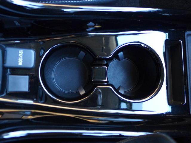 プリウス Ａ　パノラミックビューモニター　ブラインドスポットモニター　ヘッドアップディスプレイ　トヨタセーフティセンス　クルーズコントロール　ＥＴＣ（26枚目）