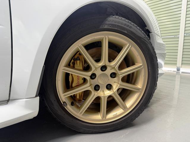 インプレッサ ＷＲＸ　ＳＴｉ　涙目最終モデル　アプライドＥ型　６速ＭＴ　禁煙車　ＳＴｉダウンサス　外メモリーナビ　フルセグＴＶ　ＢＴ　ＥＴＣ　ＨＩＤヘッド　ルーフスポイラー　Ｒスポイラー　タイミングベルト交換済（19枚目）
