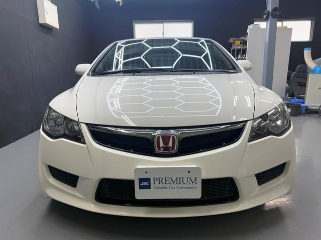 シビック タイプＲ　最終モデル　６速ＭＴ　ブリッツ車高調　純正１８インチＡＷ　Ｊ’ＳレーシングＲタワーバー　Ｒスポイラー　無限カーボンシフトノブ　ブルートゥースオーディオ　バックカメラ　ＥＴＣ　ＨＩＤヘッドライト（2枚目）