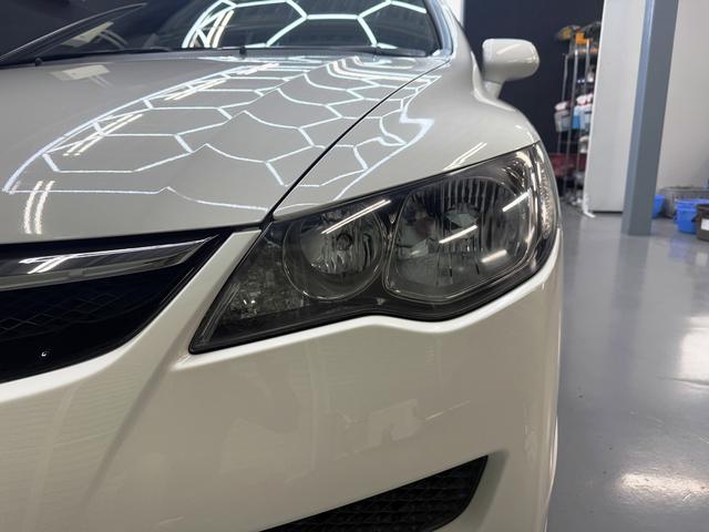 シビック タイプＲ　最終モデル　６速ＭＴ　ブリッツ車高調　純正１８インチＡＷ　Ｊ’ＳレーシングＲタワーバー　Ｒスポイラー　無限カーボンシフトノブ　ブルートゥースオーディオ　バックカメラ　ＥＴＣ　ＨＩＤヘッドライト（24枚目）