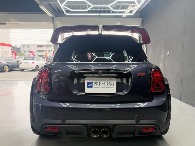 MINI ジョンクーパーワークスGP ユーザー様直接買取り車両 禁煙車 世界限定3000台 日本限定240台 2シーター エンジンチューニング 専用鍛造18AW カーボンアーチ 専用リアスポイラー 純正ナビ ミラー1体ETC ドラレコ(3枚目)