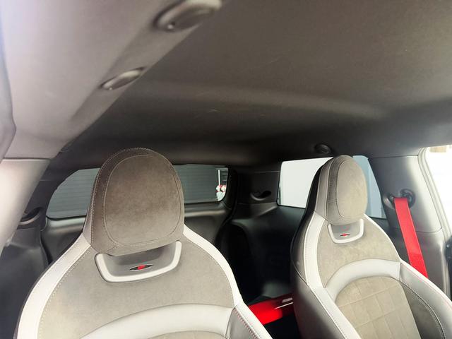 MINI ジョンクーパーワークスGP ユーザー様直接買取り車両 禁煙車 世界限定3000台 日本限定240台 2シーター エンジンチューニング 専用鍛造18AW カーボンアーチ 専用リアスポイラー 純正ナビ ミラー1体ETC ドラレコ(13枚目)