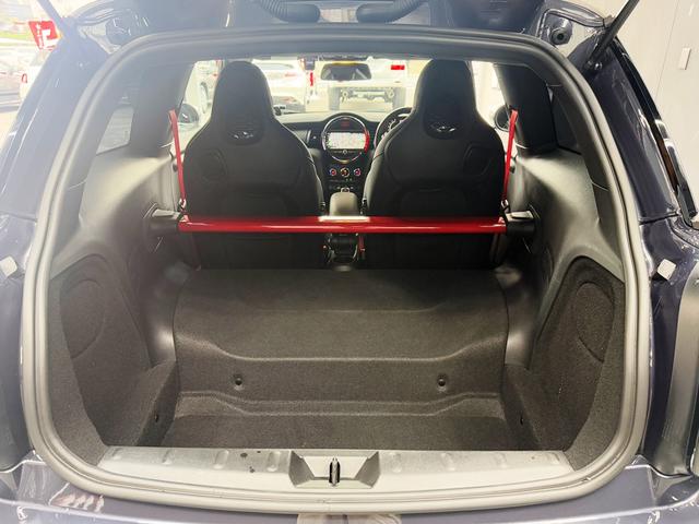 MINI ジョンクーパーワークスGP ユーザー様直接買取り車両 禁煙車 世界限定3000台 日本限定240台 2シーター エンジンチューニング 専用鍛造18AW カーボンアーチ 専用リアスポイラー 純正ナビ ミラー1体ETC ドラレコ(19枚目)