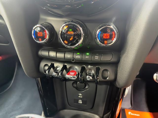 MINI ジョンクーパーワークスGP ユーザー様直接買取り車両 禁煙車 世界限定3000台 日本限定240台 2シーター エンジンチューニング 専用鍛造18AW カーボンアーチ 専用リアスポイラー 純正ナビ ミラー1体ETC ドラレコ(30枚目)