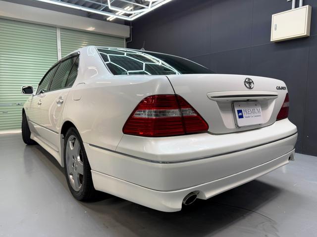 セルシオ ｅＲ仕様　ユーザー様直接買取り車両　サンルーフ　純正Ｆ・Ｒエアロ　ブラックレザー　シートヒーター　パワーシート　純正マルチナビ　バックカメラ　ビルトインＥＴＣ　スマートキー　ＨＩＤヘッドライト　新車保証書（9枚目）