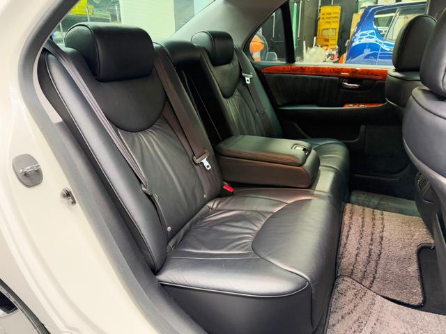 セルシオ ｅＲ仕様　ユーザー様直接買取り車両　サンルーフ　純正Ｆ・Ｒエアロ　ブラックレザー　シートヒーター　パワーシート　純正マルチナビ　バックカメラ　ビルトインＥＴＣ　スマートキー　ＨＩＤヘッドライト　新車保証書（16枚目）