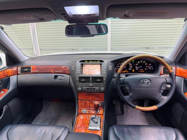 セルシオ ｅＲ仕様　ユーザー様直接買取り車両　サンルーフ　純正Ｆ・Ｒエアロ　ブラックレザー　シートヒーター　パワーシート　純正マルチナビ　バックカメラ　ビルトインＥＴＣ　スマートキー　ＨＩＤヘッドライト　新車保証書（17枚目）