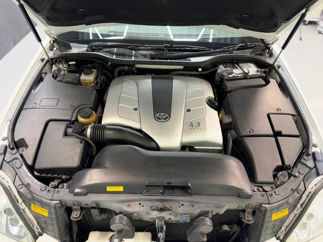 セルシオ ｅＲ仕様　ユーザー様直接買取り車両　サンルーフ　純正Ｆ・Ｒエアロ　ブラックレザー　シートヒーター　パワーシート　純正マルチナビ　バックカメラ　ビルトインＥＴＣ　スマートキー　ＨＩＤヘッドライト　新車保証書（19枚目）