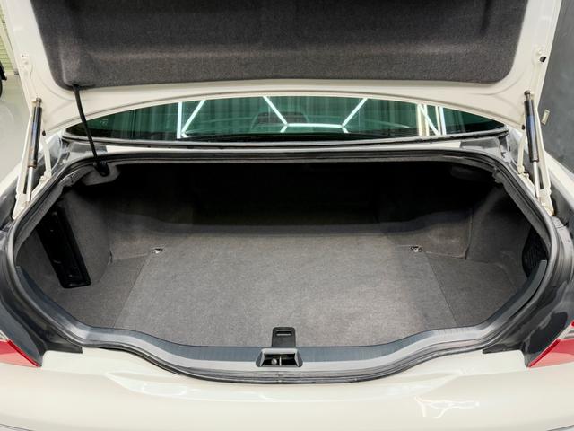 セルシオ ｅＲ仕様　ユーザー様直接買取り車両　サンルーフ　純正Ｆ・Ｒエアロ　ブラックレザー　シートヒーター　パワーシート　純正マルチナビ　バックカメラ　ビルトインＥＴＣ　スマートキー　ＨＩＤヘッドライト　新車保証書（20枚目）