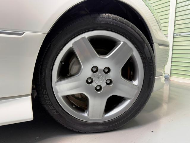 セルシオ ｅＲ仕様　ユーザー様直接買取り車両　サンルーフ　純正Ｆ・Ｒエアロ　ブラックレザー　シートヒーター　パワーシート　純正マルチナビ　バックカメラ　ビルトインＥＴＣ　スマートキー　ＨＩＤヘッドライト　新車保証書（21枚目）