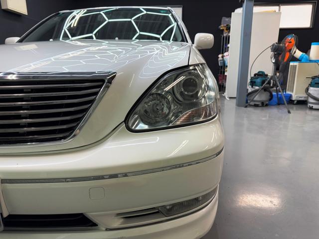 セルシオ ｅＲ仕様　ユーザー様直接買取り車両　サンルーフ　純正Ｆ・Ｒエアロ　ブラックレザー　シートヒーター　パワーシート　純正マルチナビ　バックカメラ　ビルトインＥＴＣ　スマートキー　ＨＩＤヘッドライト　新車保証書（24枚目）