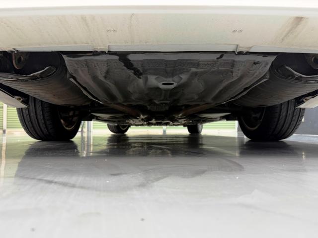 セルシオ ｅＲ仕様　ユーザー様直接買取り車両　サンルーフ　純正Ｆ・Ｒエアロ　ブラックレザー　シートヒーター　パワーシート　純正マルチナビ　バックカメラ　ビルトインＥＴＣ　スマートキー　ＨＩＤヘッドライト　新車保証書（27枚目）