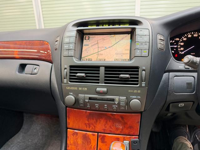 セルシオ ｅＲ仕様　ユーザー様直接買取り車両　サンルーフ　純正Ｆ・Ｒエアロ　ブラックレザー　シートヒーター　パワーシート　純正マルチナビ　バックカメラ　ビルトインＥＴＣ　スマートキー　ＨＩＤヘッドライト　新車保証書（30枚目）