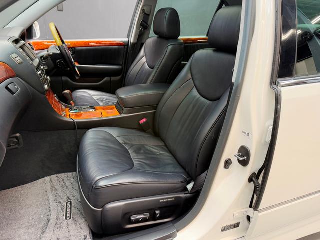 セルシオ ｅＲ仕様　ユーザー様直接買取り車両　サンルーフ　純正Ｆ・Ｒエアロ　ブラックレザー　シートヒーター　パワーシート　純正マルチナビ　バックカメラ　ビルトインＥＴＣ　スマートキー　ＨＩＤヘッドライト　新車保証書（35枚目）