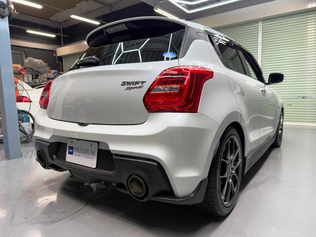 スイフトスポーツ ベースグレード　純正６速ＭＴ　禁煙車　ＢＢＳ１７ＡＷ　テイン車高調　フジツボマフラー　アイライン　ケンウッドディスプレイオーディオ　ブルートゥース　バックカメラ　スマートキー　Ｐスタート（8枚目）