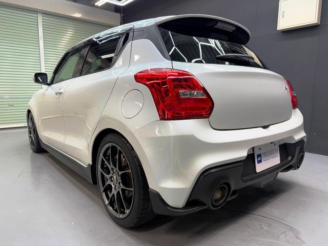 スイフトスポーツ ベースグレード　純正６速ＭＴ　禁煙車　ＢＢＳ１７ＡＷ　テイン車高調　フジツボマフラー　アイライン　ケンウッドディスプレイオーディオ　ブルートゥース　バックカメラ　スマートキー　Ｐスタート（9枚目）