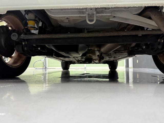 Ｋｅｉワークス ベースグレード　５速ＭＴ　スズキスポーツマフラー　クスコフロントパワーブレス　Ｆタワーバー　外１５インチＡＷ　Ｒスポイラー　純正レカロシート　ターボタイマー　ＥＴＣ（10枚目）